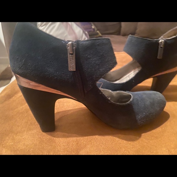 Mary Jane Shoes - Picture 2 of 4